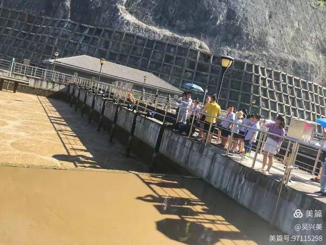 参观污水处理工厂